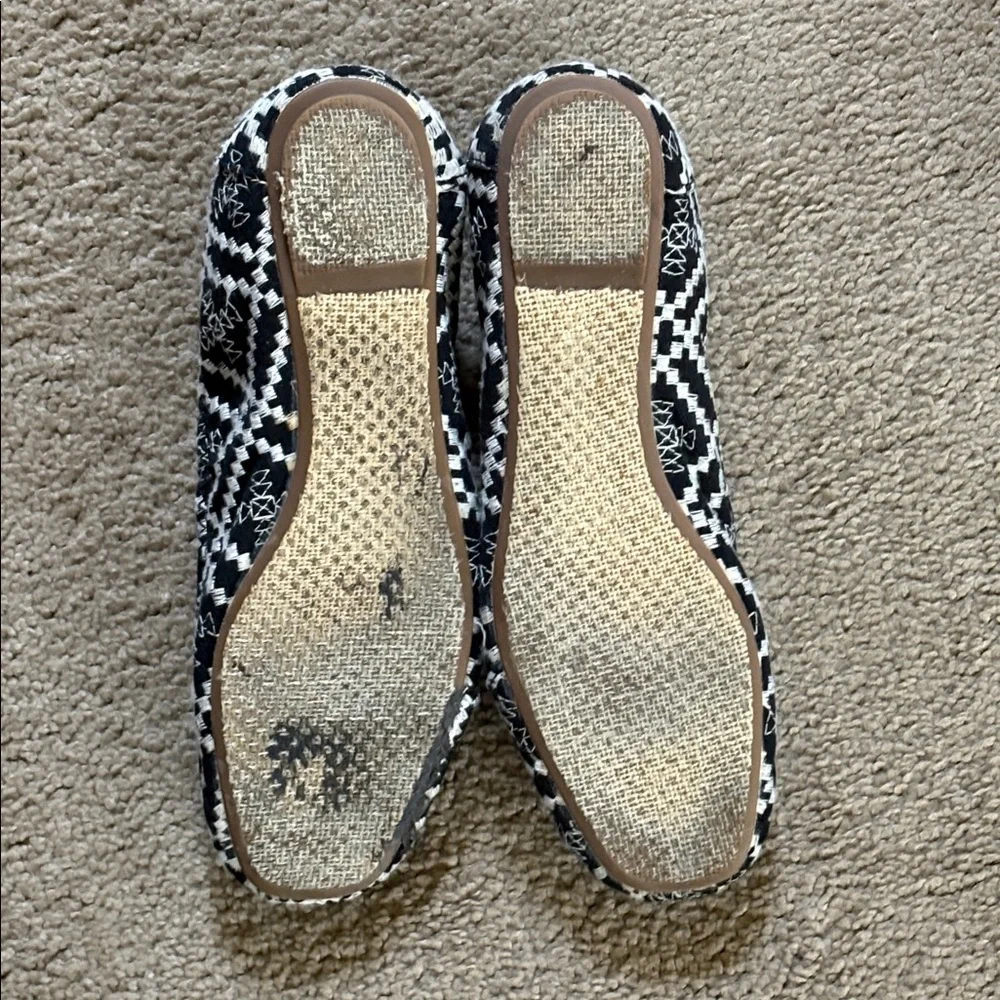 Toms Black & White Patterned Girls' Slip-On Ballet Flats